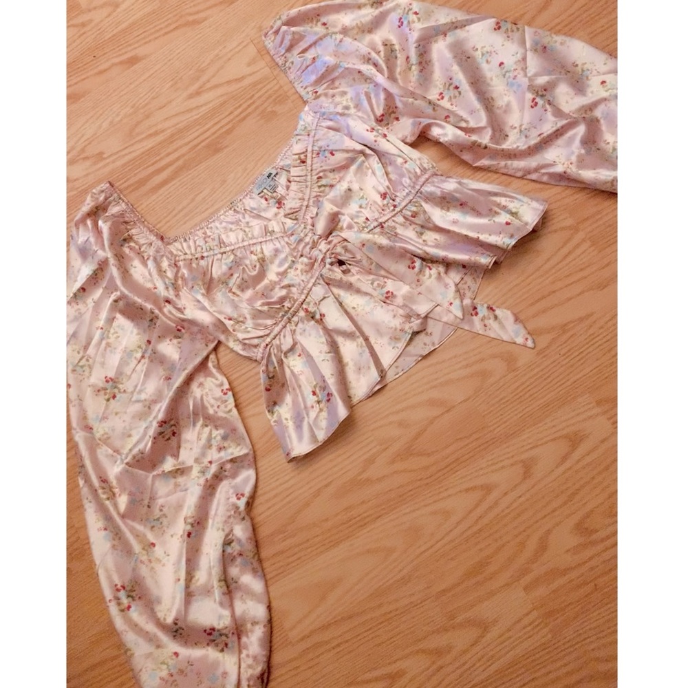 Pink top w/ puffy sleeves. Size XL